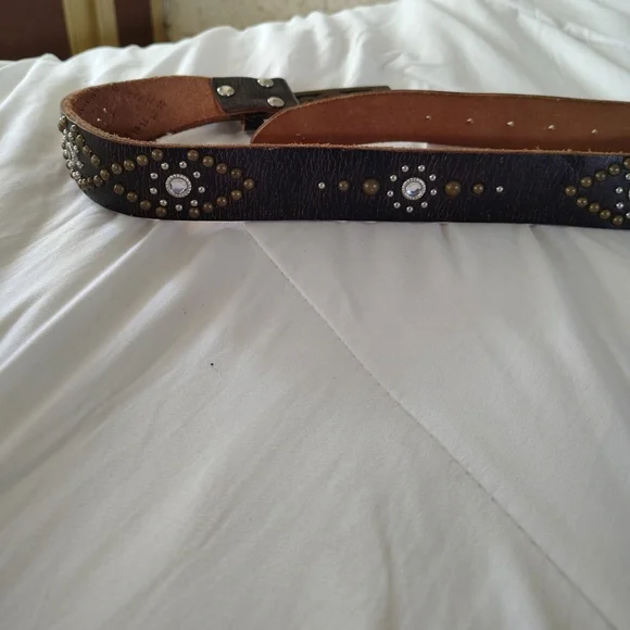 Vintage Western Look With Crystal Rhinstone-like Leather Belt - Picture 4 of 9
